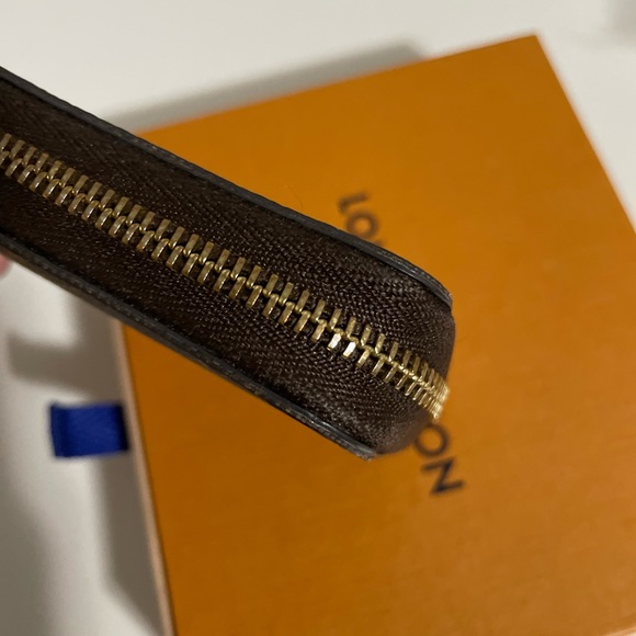 Authentic Louis Vuitton Zippy card holder - Picture 6 of 16